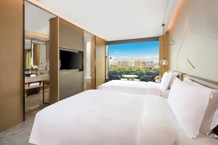 Classic Quadruple Club room