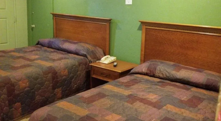 Trailway Motel