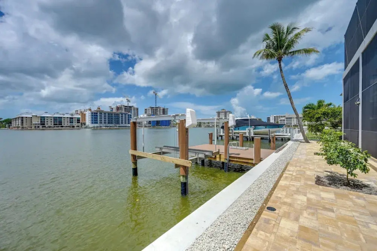 Waterfront Stunner: Effortless Elegance in Naples!