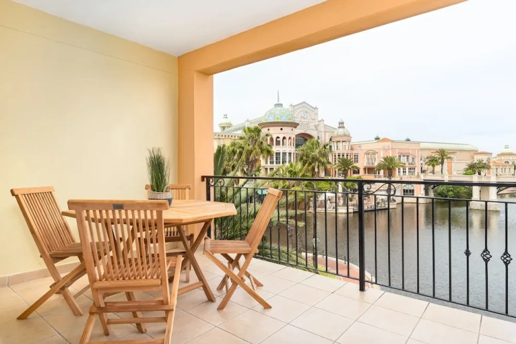 Deluxe Apartment with balcony