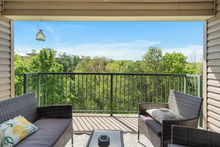 Peaceful Resort Condo Holiday Home for 6
