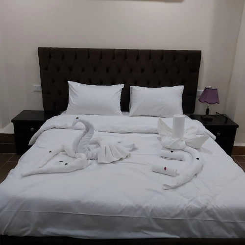 Golden Pyramids Inn