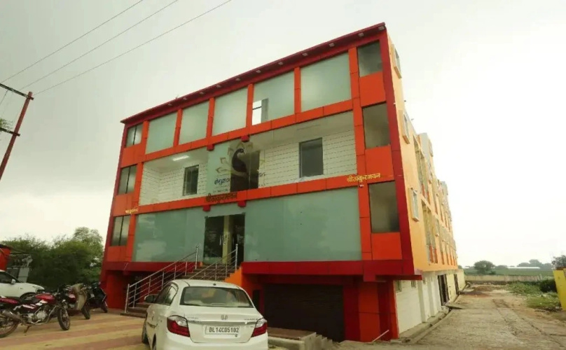 OYO 18817 Hotel Skyzone Madhuvan