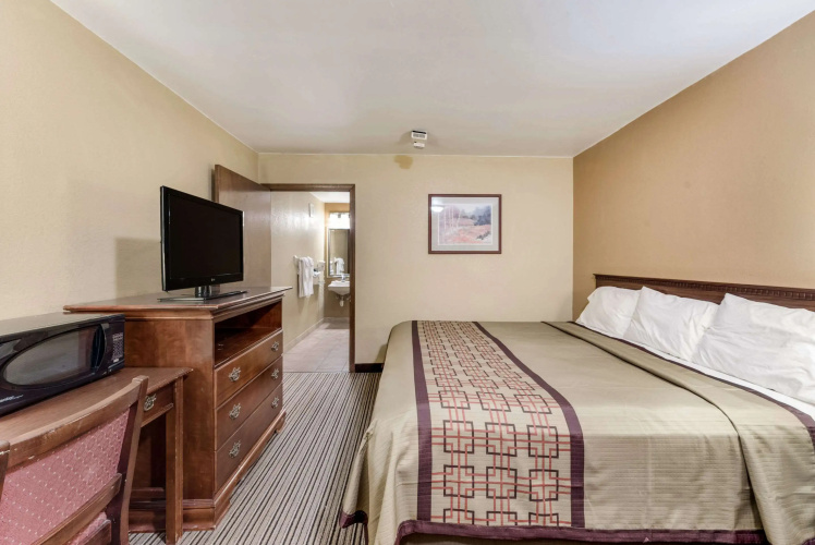 Rodeway Inn Columbus West