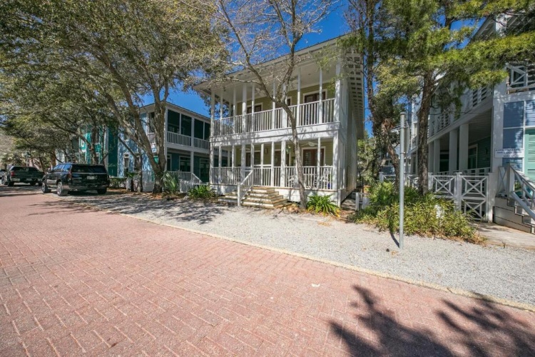 5 Bedrooms Cottage