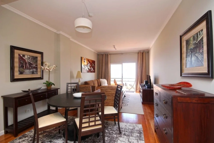 2 Bedrooms Apartment with balcony and with sea view