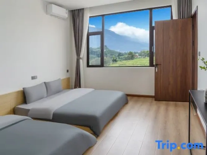 2 Bedrooms Suite with mountain view