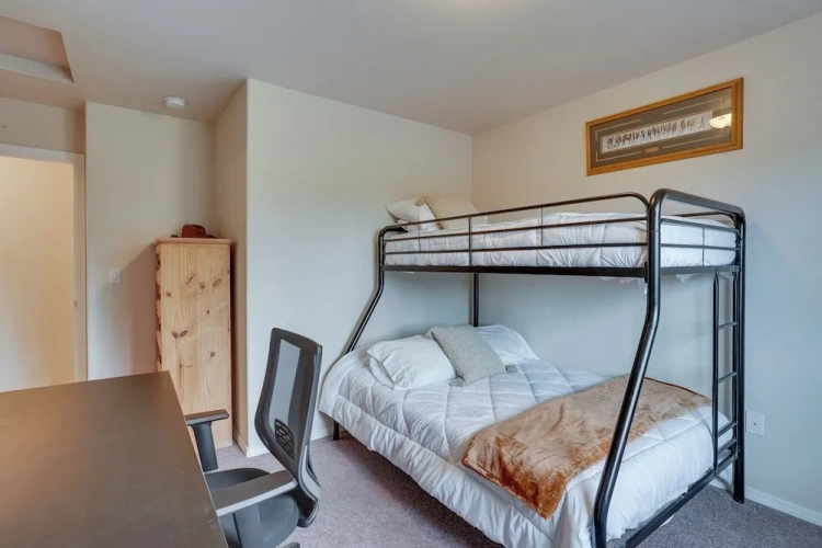 2 Bedrooms Apartment
