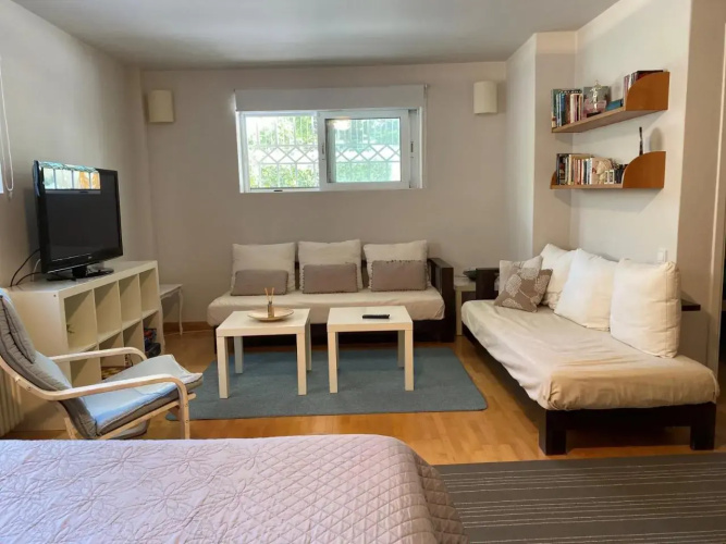 Bright, Cosy Studio close to Glyfada Beach & Center