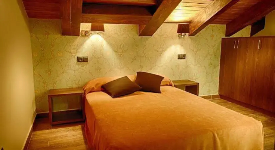 Le Petit Leon Hotel
