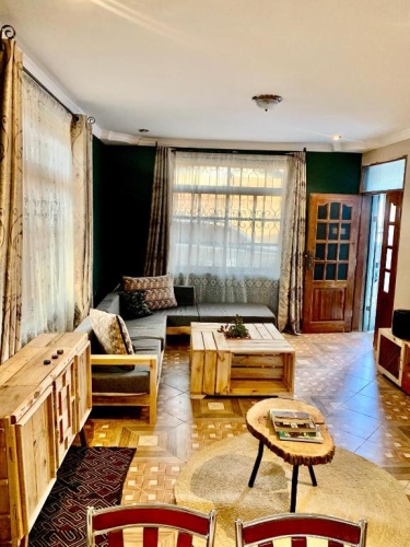 3 Bedrooms Apartment