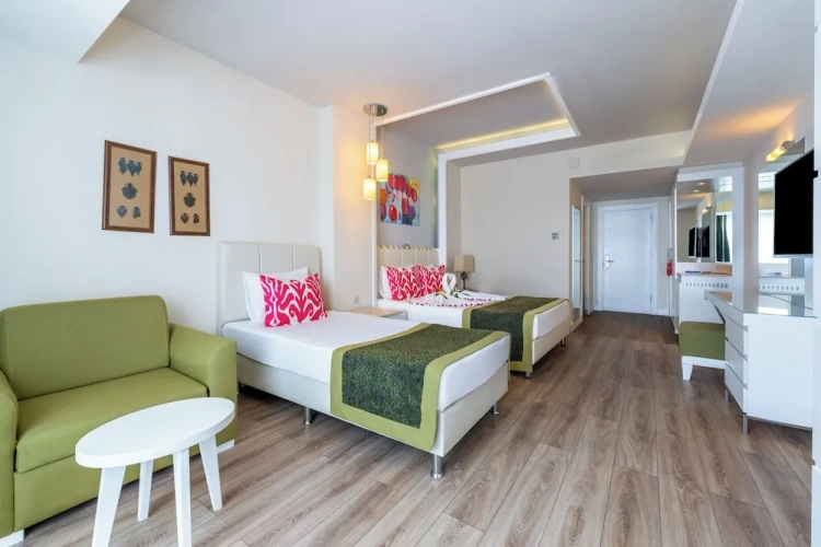 Standard Triple room with sea view