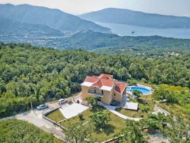 3 Bedrooms Villa