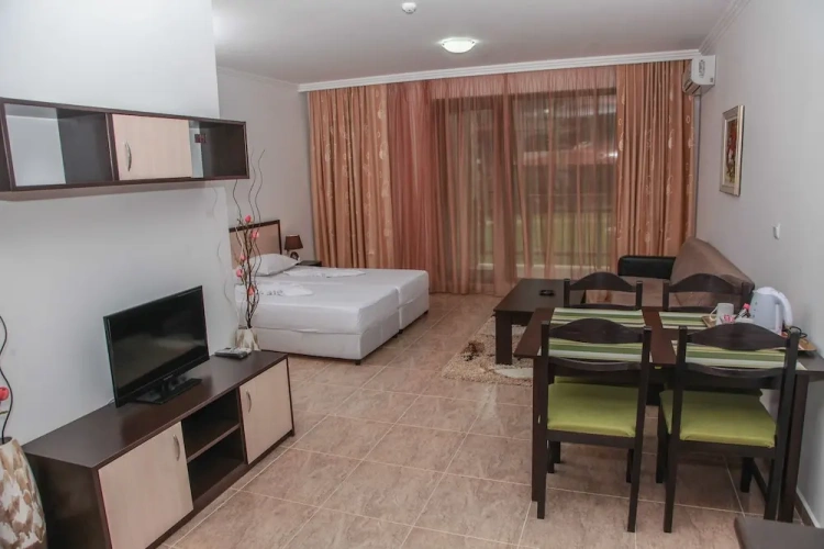 Studio with balcony and with pool view