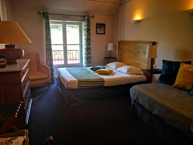 Standard Triple room