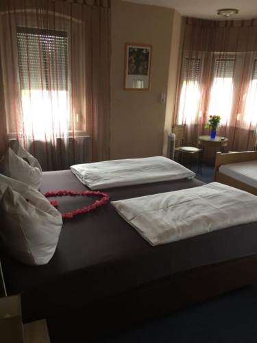 Standard Triple room
