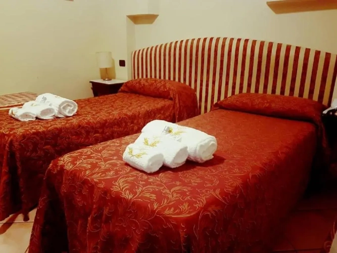 Standard Triple room