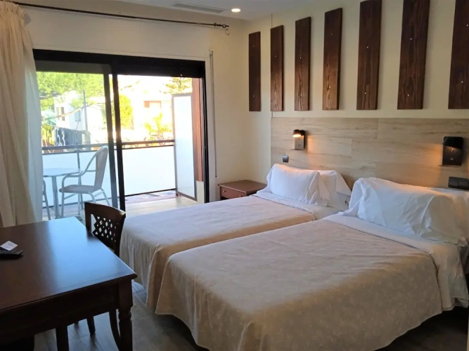 Standard Twin room with balcony