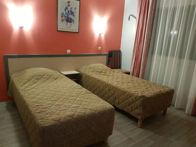 Motel 25