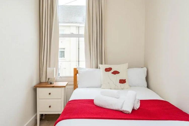 Spectacular 2BD Flat in Shepherds Bush