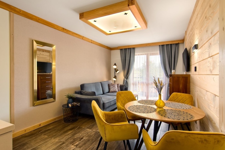 1 Bedroom Apartment with balcony and with mountain view