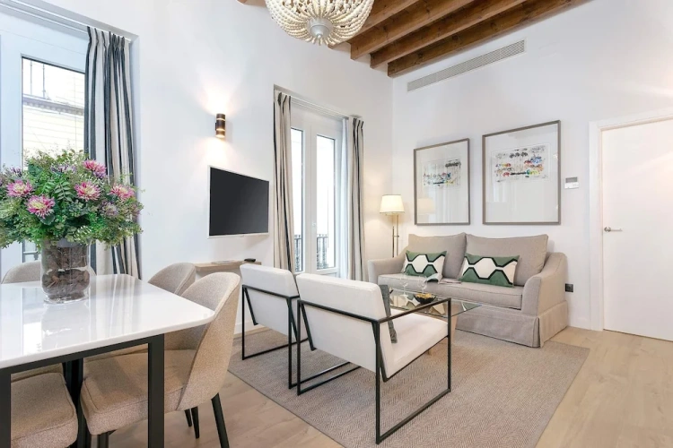 2 Bedrooms Apartment