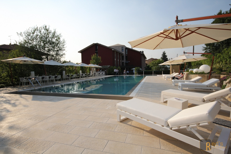 Red's Redaelli Hotel