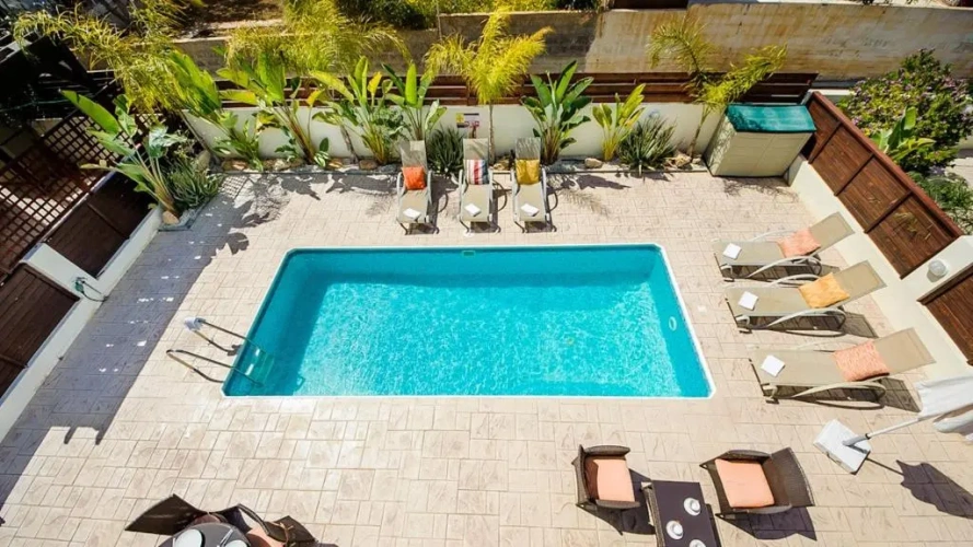 3 Bedrooms Villa