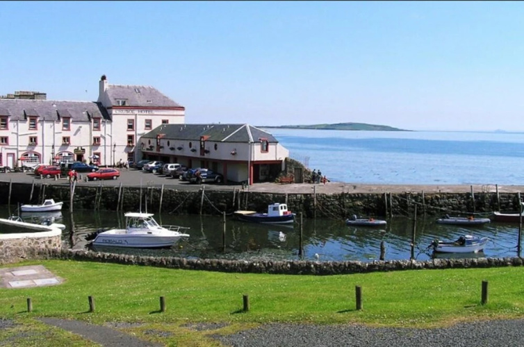 Crusoe Hotel