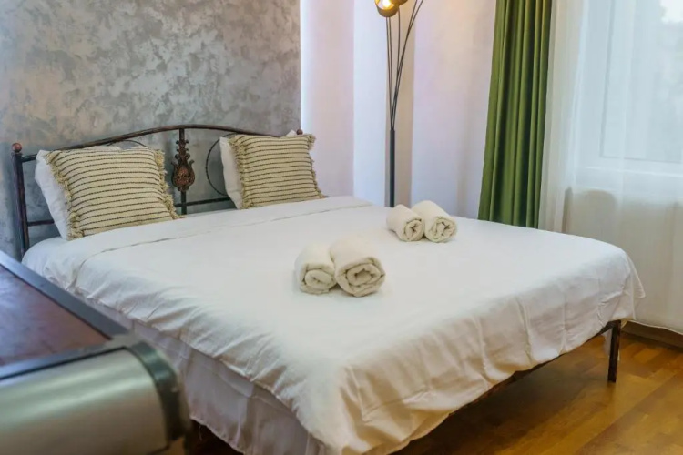 Main square 5 star luxury apartment with view