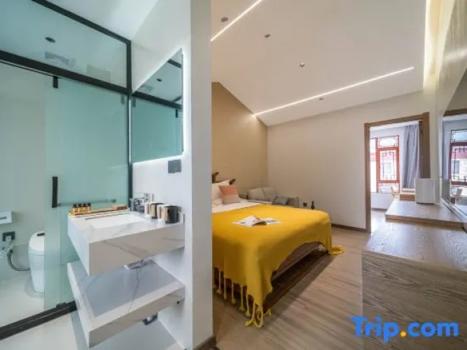 Quadruple Family Suite
