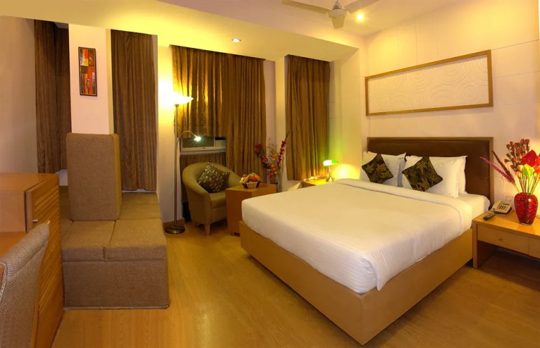 Hotel Crest Inn