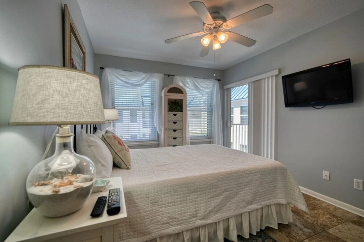 Harry's Beach House - 2 Br Condo