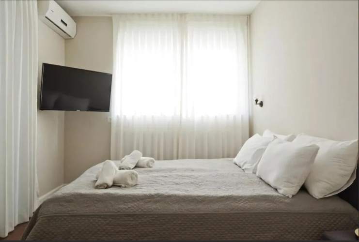 Diagonal-Stay Residency