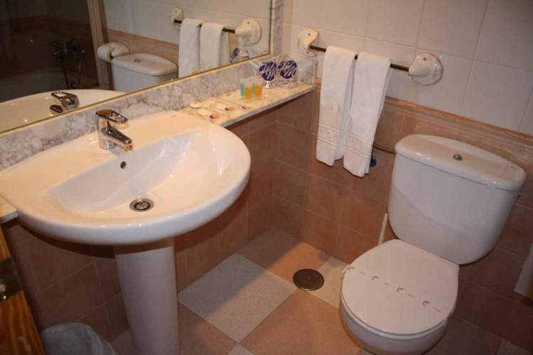 Standard Twin room with balcony