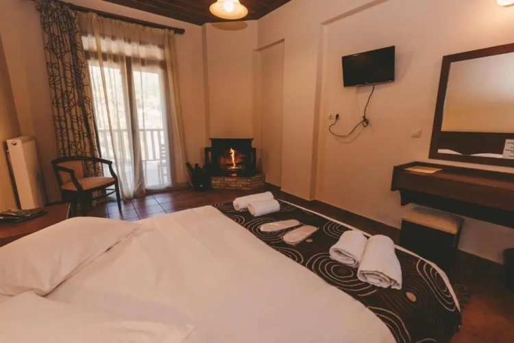 Twin room with mountain view