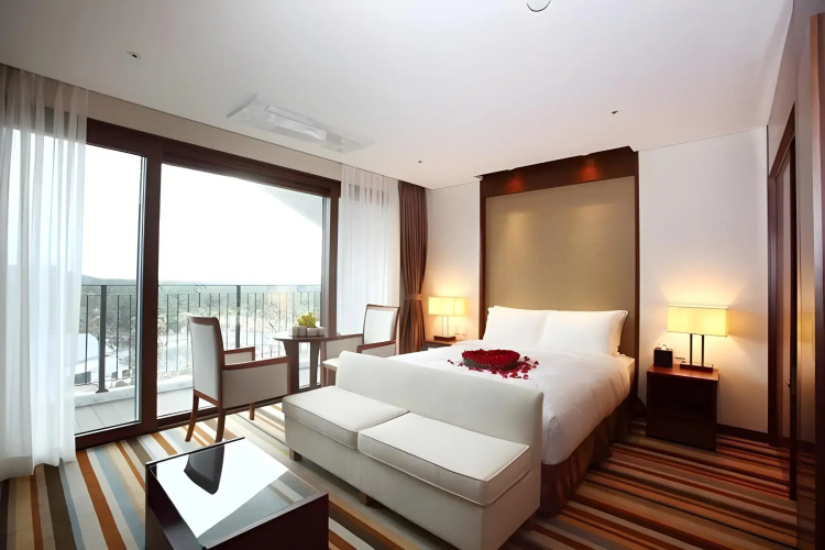 Raon Hotel & Resort