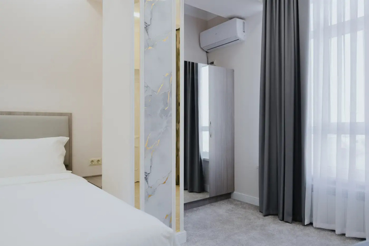 Bon Hotel (Bon)