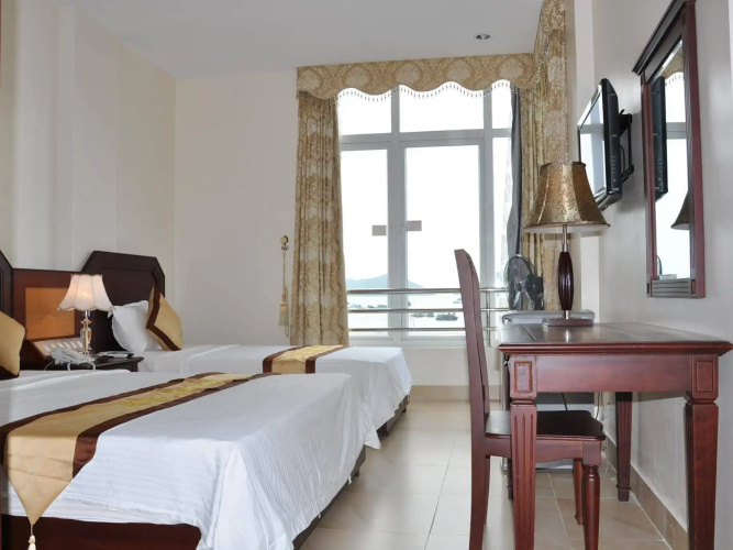 Hung Long Harbour Hotel