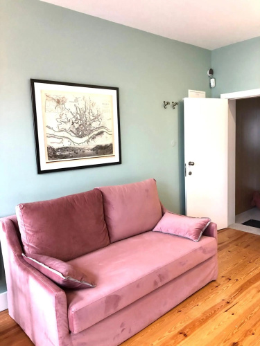 Light Cozy Studio in Bonfim with Romantic Balcony