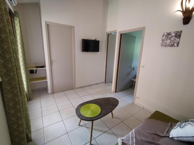2 Bedrooms Bungalow