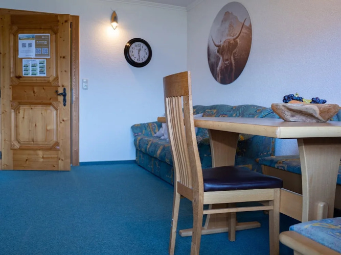 Holiday Flat with Pool Access