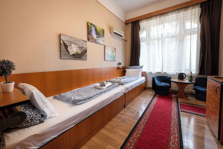 Kristal Hotel