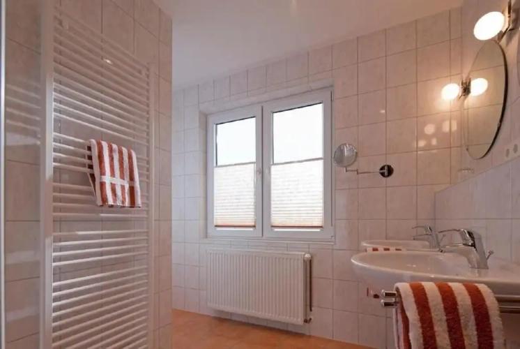 2 Bedrooms Comfort room