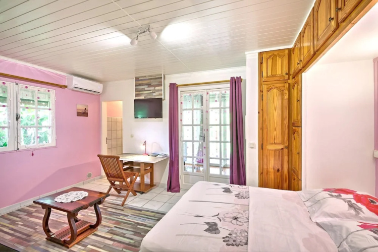 Studio in St-benoit, With Wonderful Mountain View, Pool Access, Enclos
