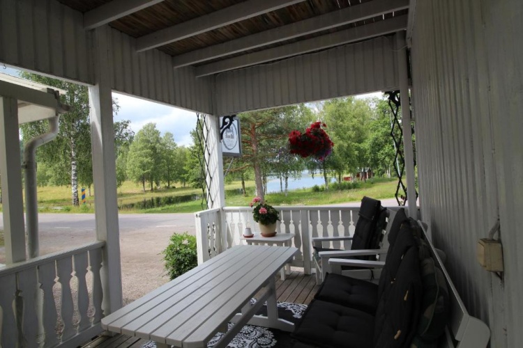 Apartment with lake view