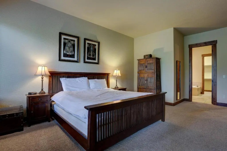 Points West-AC-4BR/2.5BA