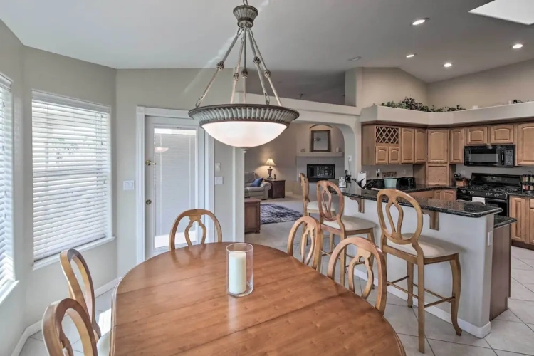 4 Bedrooms Cottage