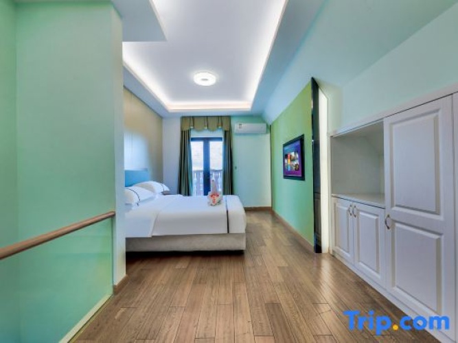 Deluxe Duplex Suite