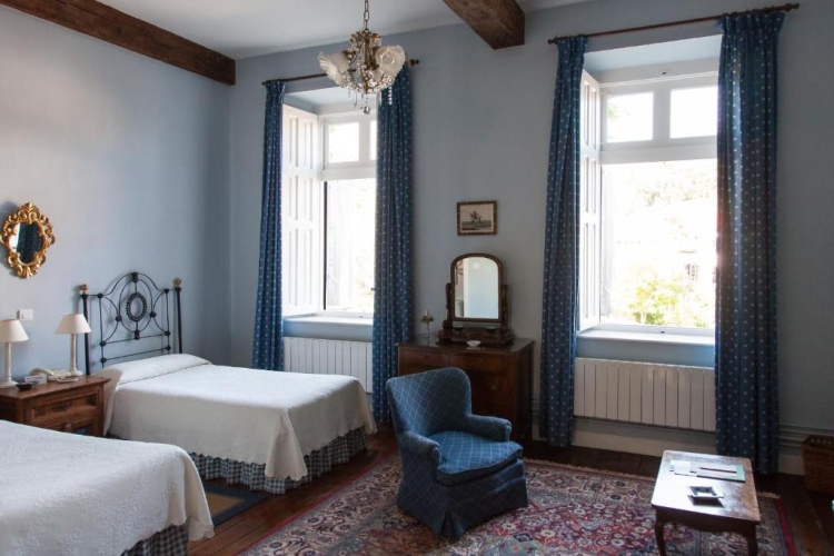 Standard Twin room with view